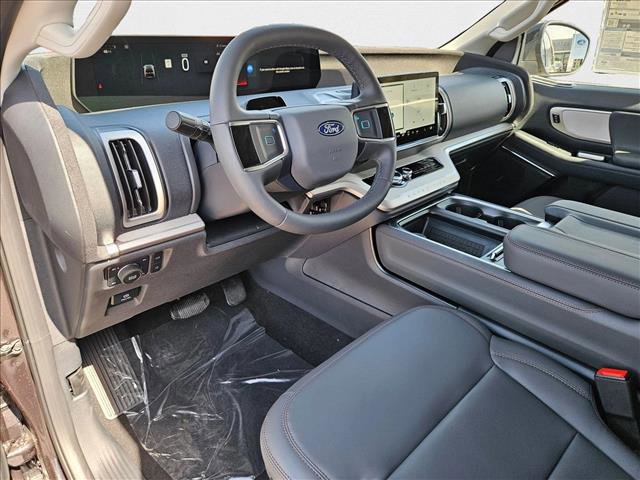 New 2025 Ford Expedition Active image 3