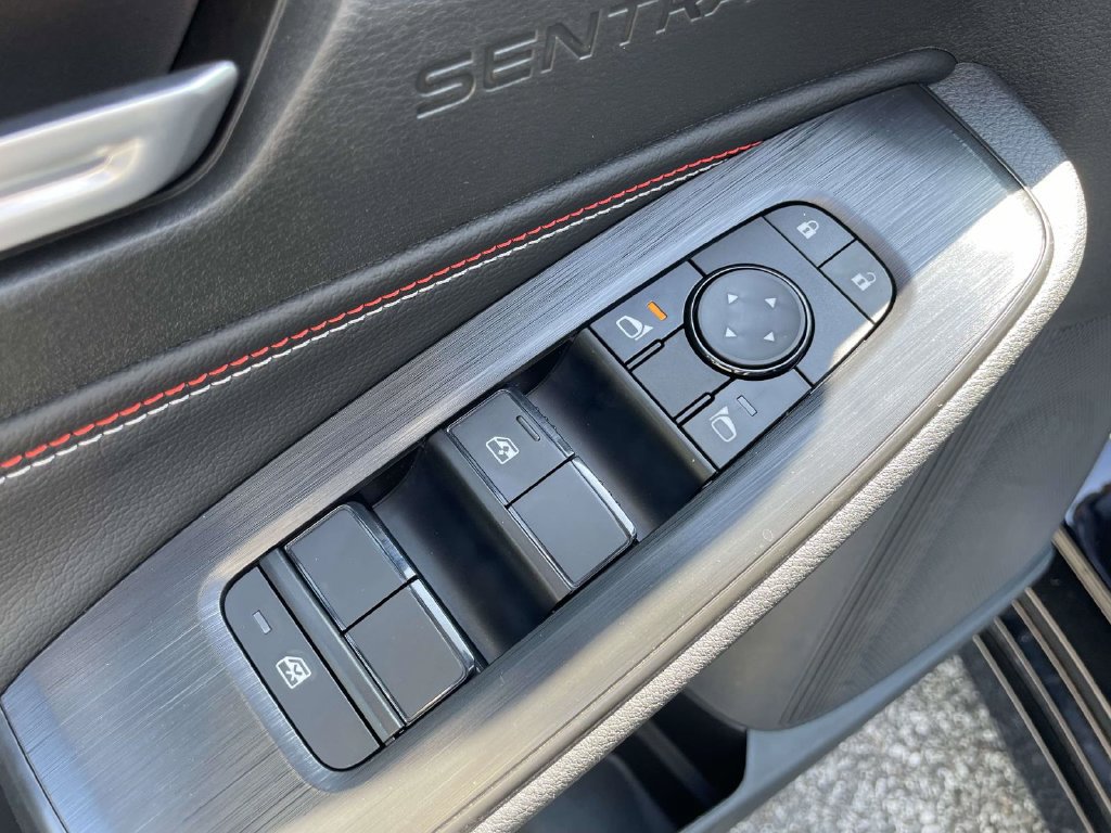New 2027 Nissan Sentra SR w/ Floor Mat Package FWD image 12