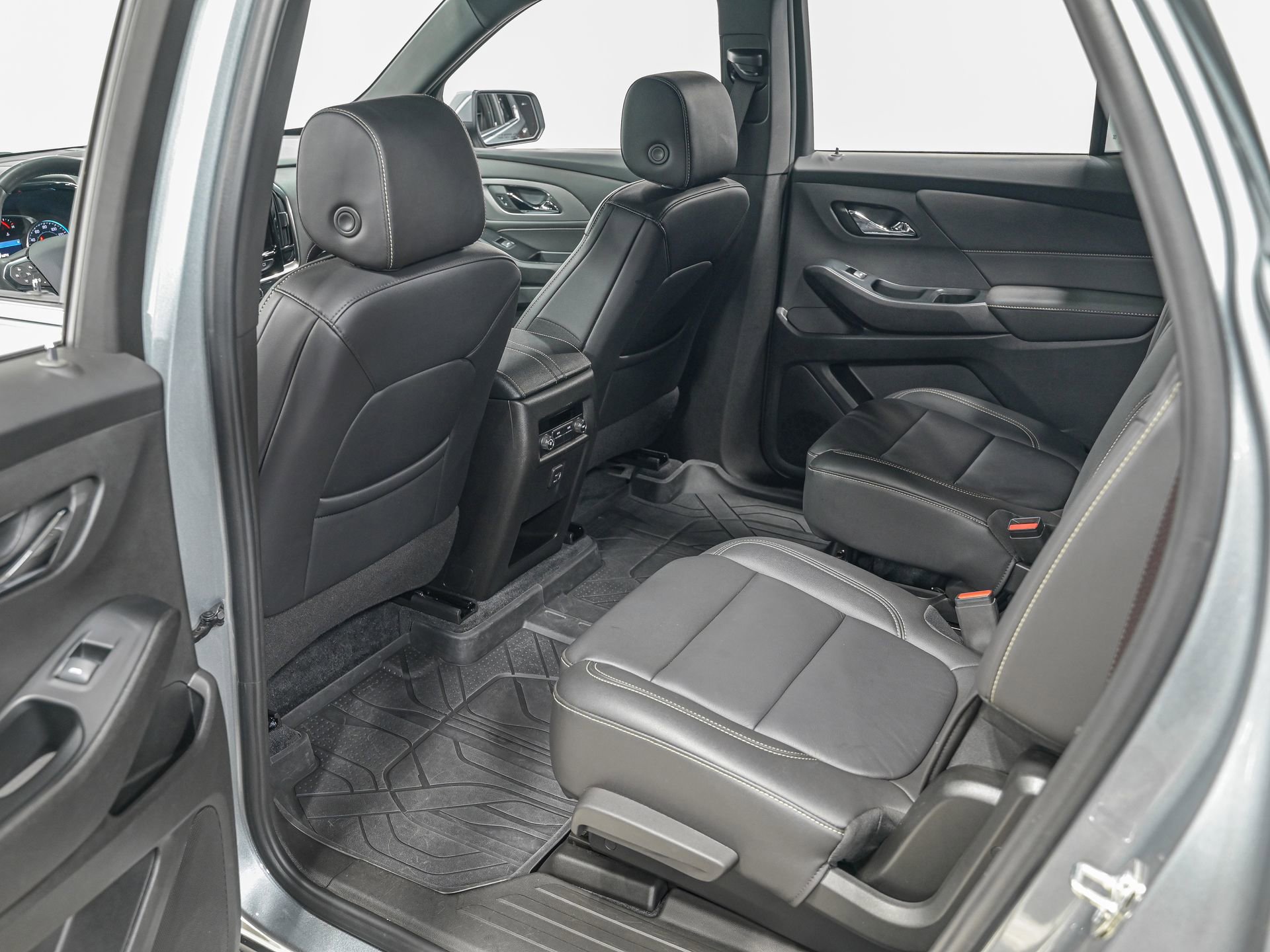 Used 2023 Chevrolet Traverse LT w/ LPO, Floor Liner Package image 26