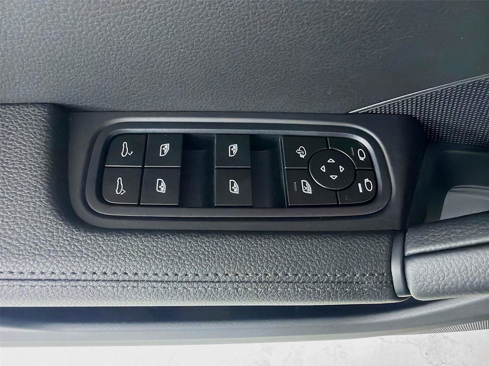 New 2026 Porsche Cayenne Coupe AWD/4WD image 7
