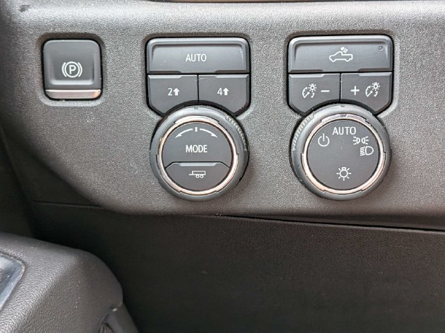 Used 2025 Chevrolet Silverado 1500 LT AWD/4WD image 27
