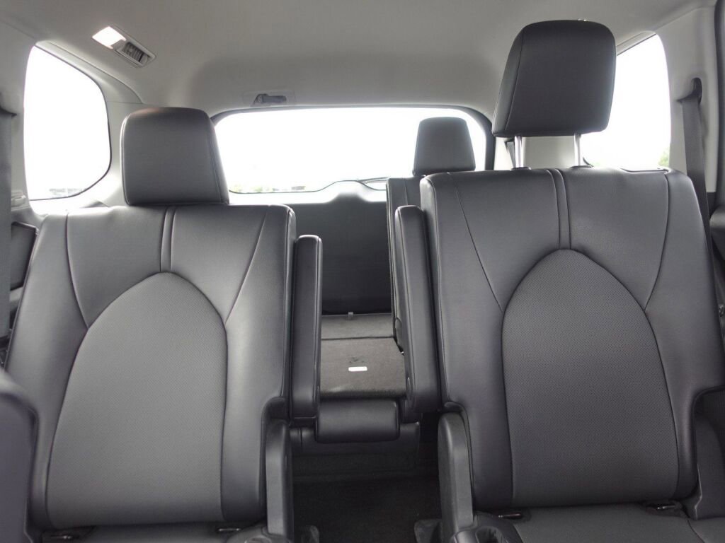 Certified 2025 Toyota Grand Highlander AWD image 16