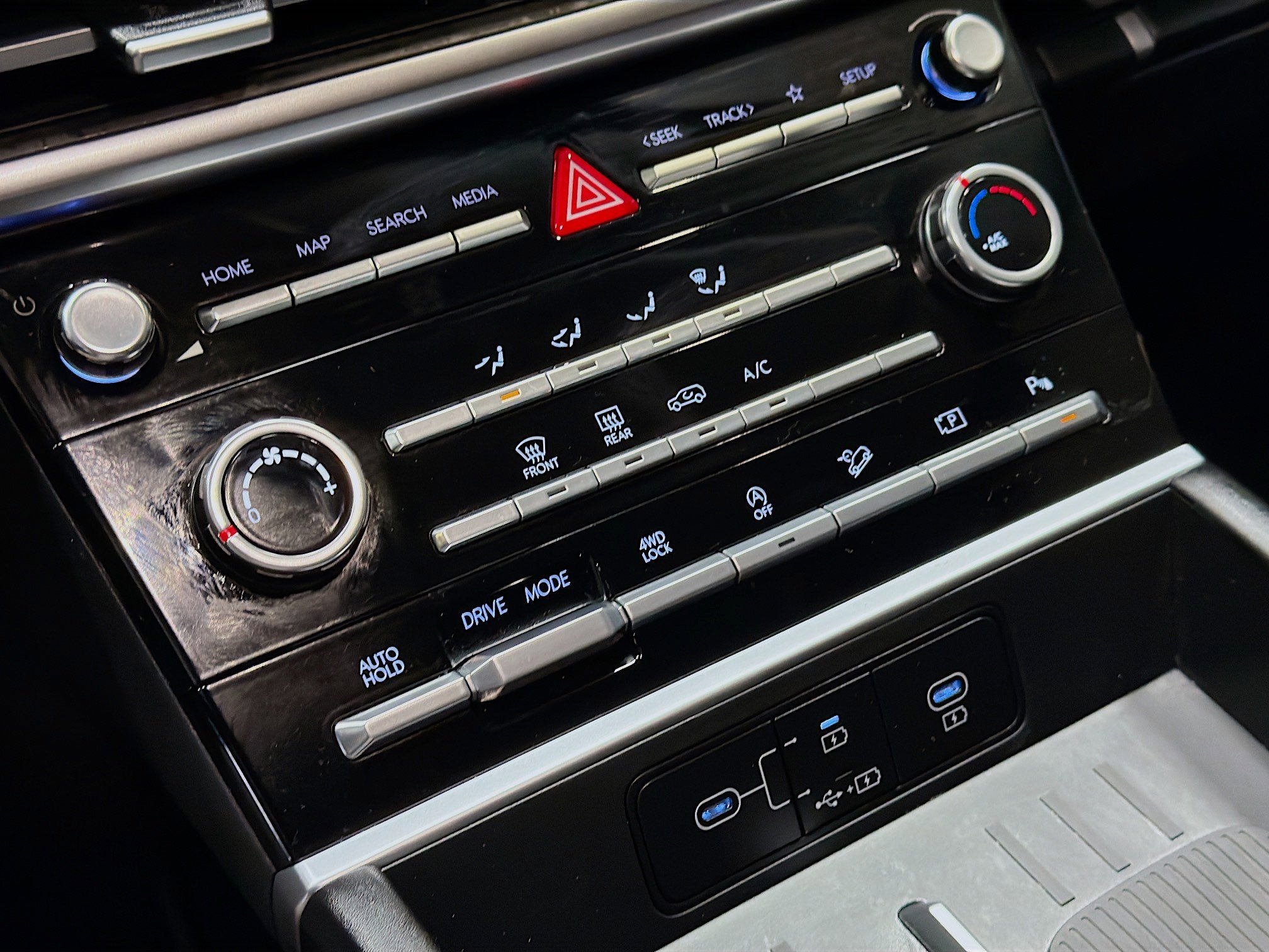 Used 2025 Hyundai Santa Fe SE AWD/4WD image 33