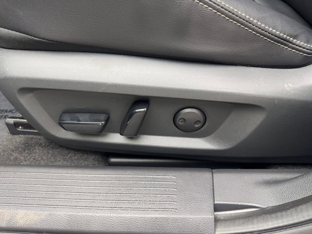 Used 2024 Nissan Rogue SL image 30