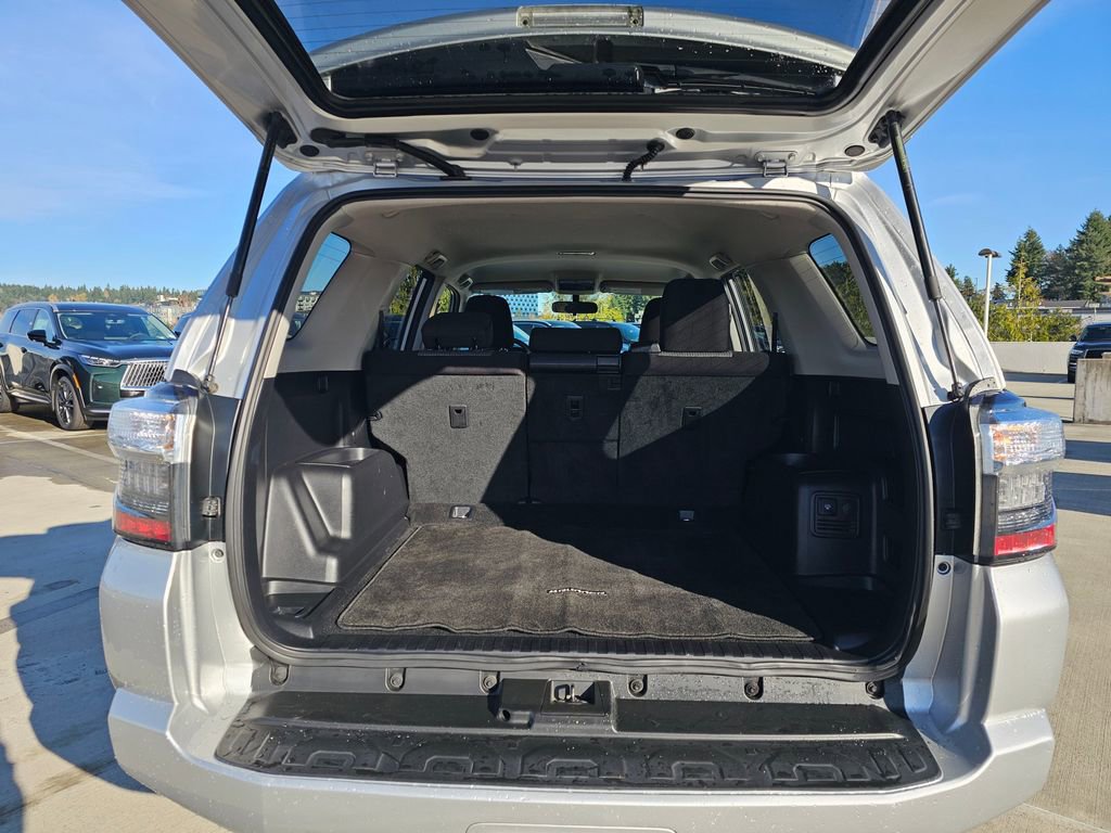 Used 2018 Toyota 4Runner SR5 image 17