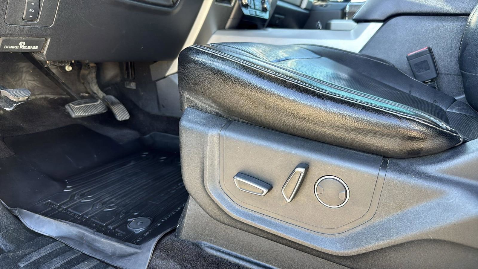 Used 2018 Ford F350 Lariat w/ Lariat Value Package image 11