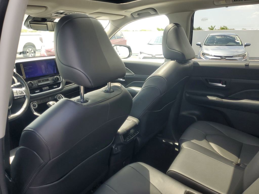 Certified 2024 Toyota Grand Highlander XLE FWD image 12