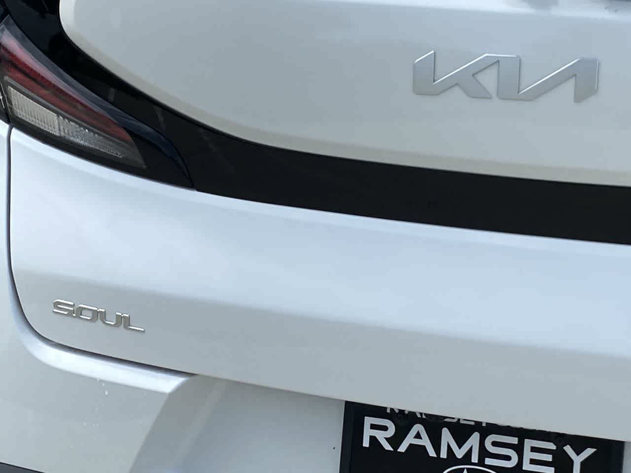 Used 2023 Kia Soul LX w/ LX Technology Package FWD image 11
