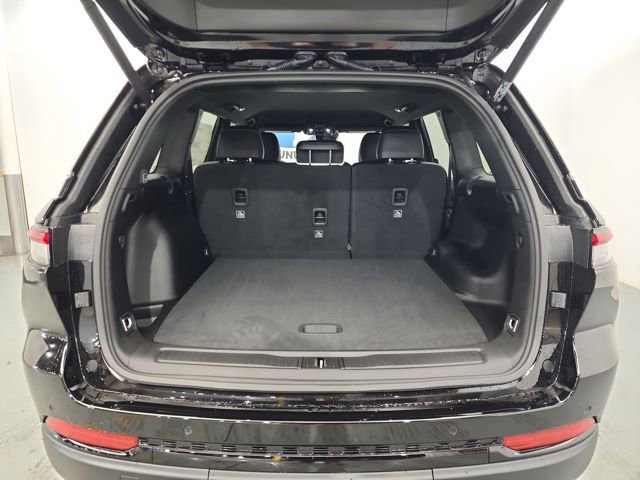 New 2025 Jeep Grand Cherokee Altitude image 8