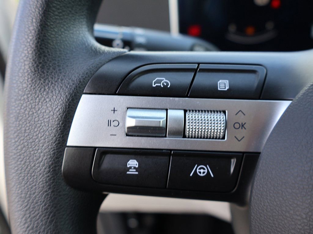 Used 2025 Hyundai Tucson SE image 40