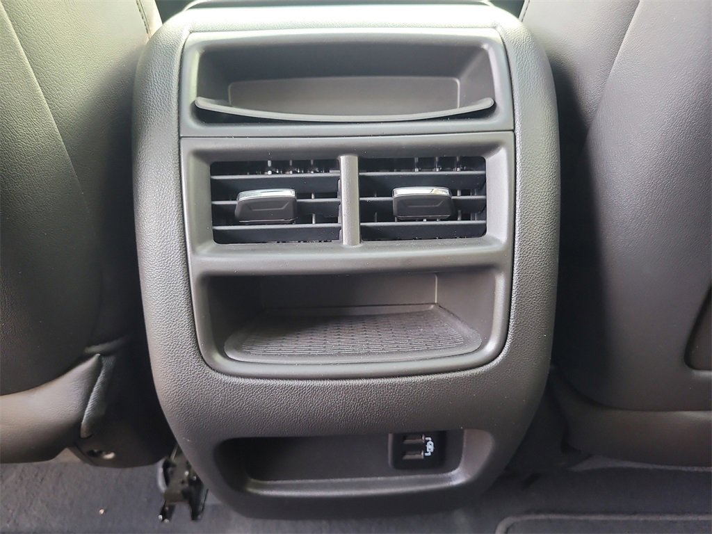 Used 2017 Cadillac XT5 Luxury w/ Driver Awareness Package image 13