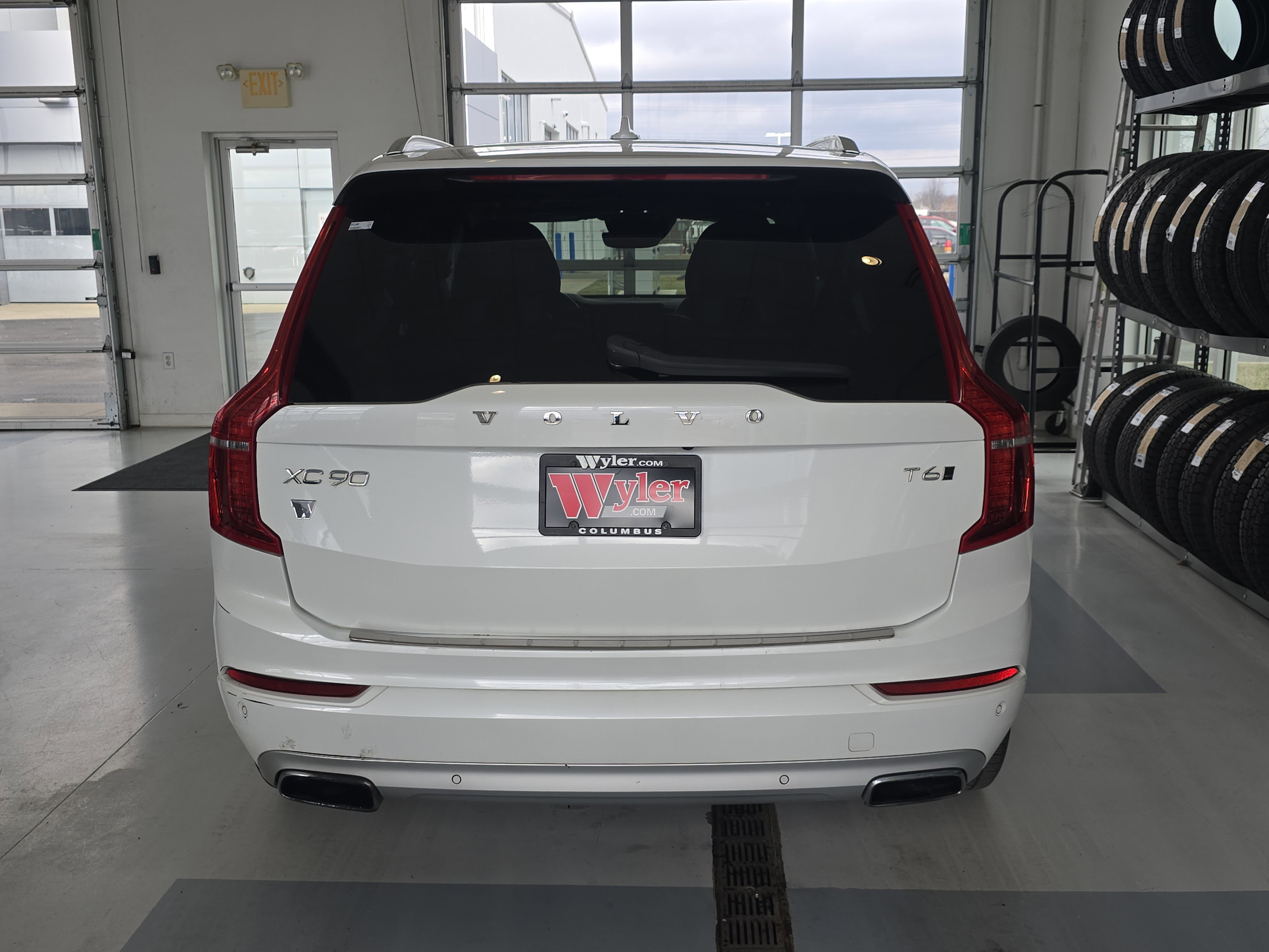 Used 2021 Volvo XC90 T6 Momentum image 5