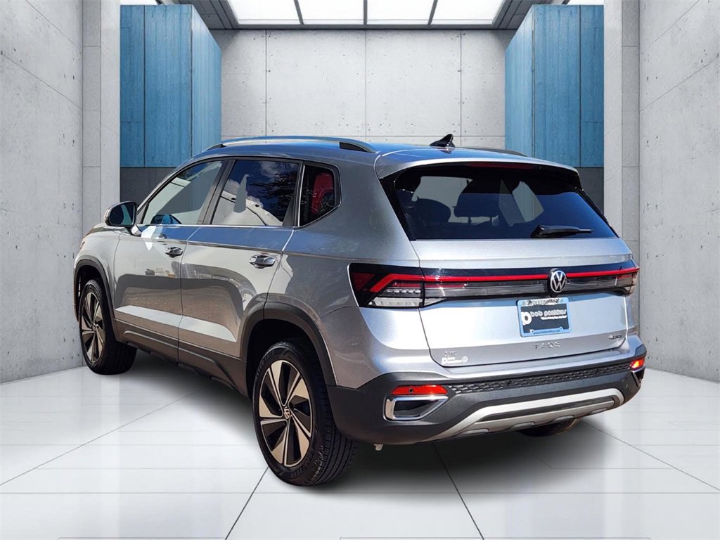 Used 2025 Volkswagen Taos SE image 29