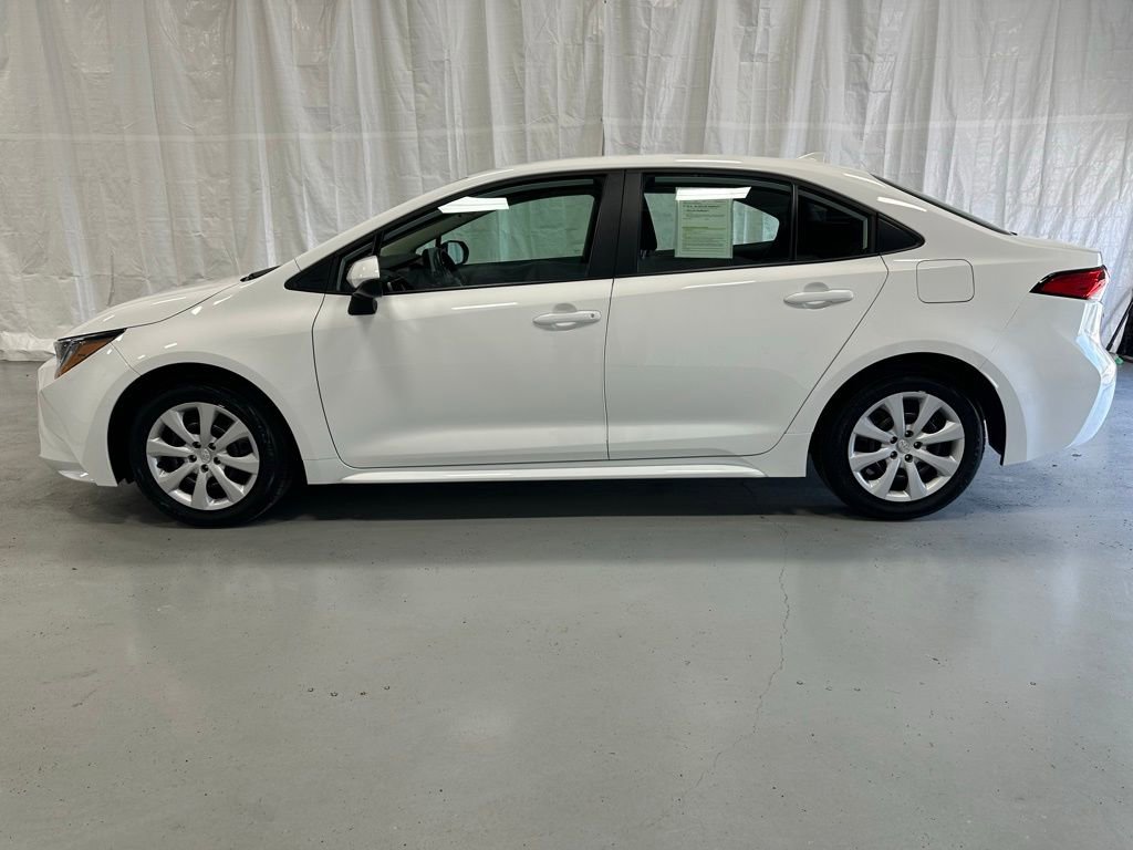 Used 2025 Toyota Corolla LE FWD image 4