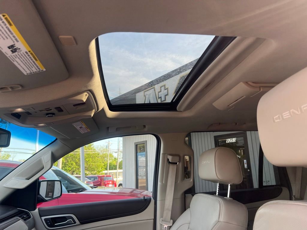 Used 2018 GMC Yukon Denali w/ Denali Ultimate Package AWD/4WD image 16