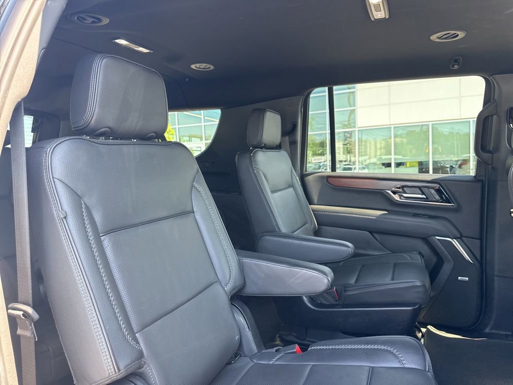 Used 2025 GMC Yukon XL Denali AWD/4WD image 24