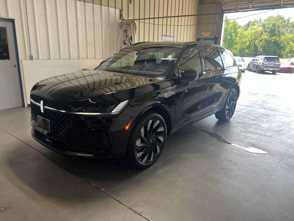 New 2025 Lincoln Nautilus Reserve w/ Jet Appearance Package image 3