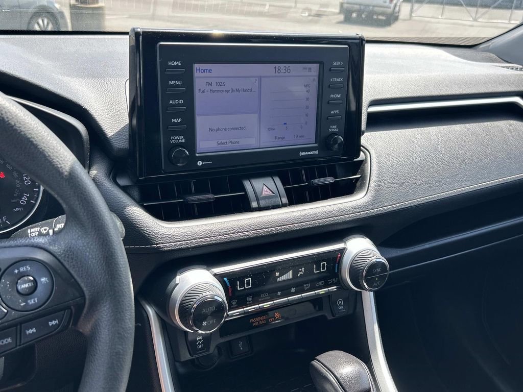 Used 2022 Toyota RAV4 XLE AWD/4WD image 24