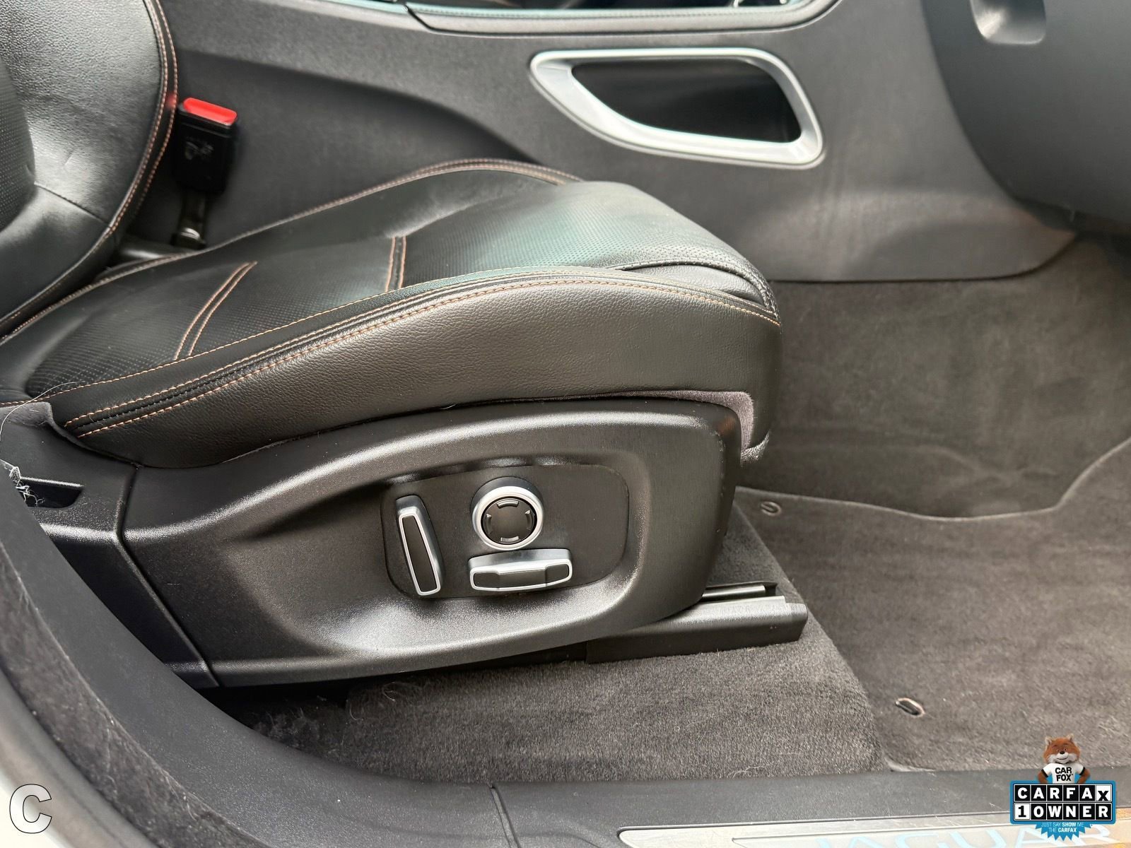 Used 2020 Jaguar F-PACE Prestige image 11