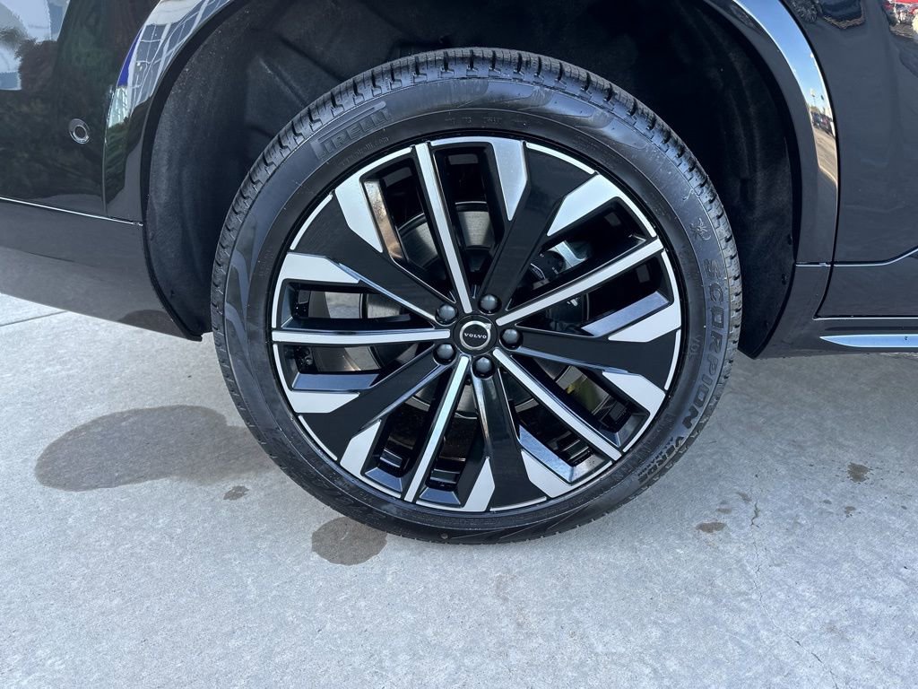 New 2026 Volvo XC90 B6 Plus w/ Protection Package Premier image 15