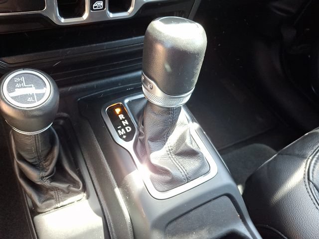 Used 2021 Jeep Wrangler Unlimited Sahara AWD/4WD image 13