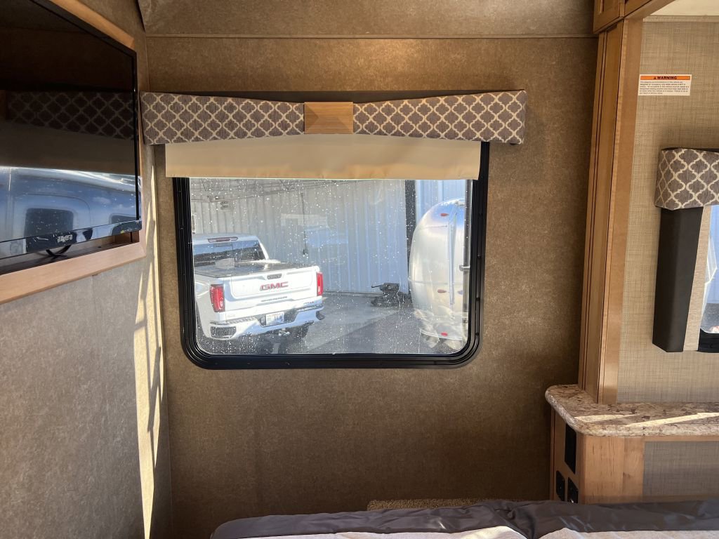 Used 2018 Mercedes-Benz Sprinter 3500 image 70