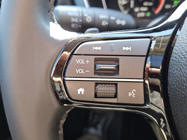 Used 2025 Honda Pilot Touring image 12