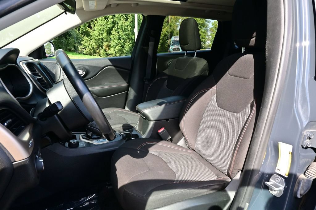 Used 2016 Jeep Cherokee 75th Anniversary AWD/4WD image 12