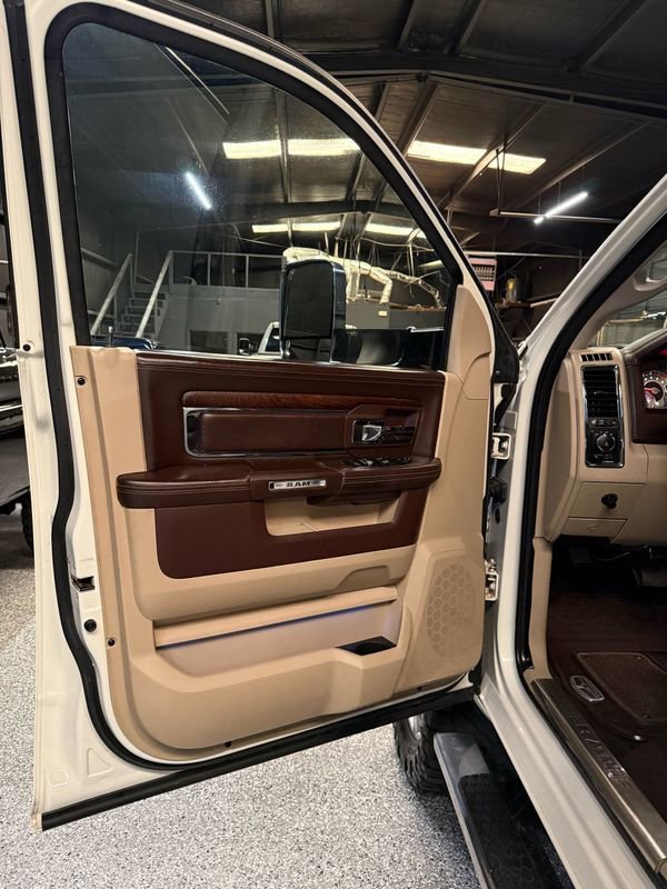 Used 2017 RAM 3500 Laramie Longhorn image 21