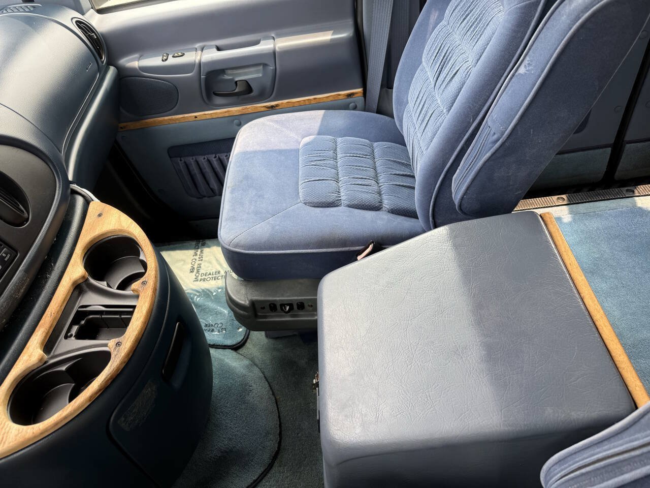 Used 1998 Ford E-150 and Econoline 150 RWD image 20