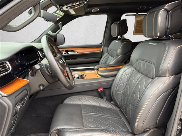 Used 2023 Jeep Grand Wagoneer Series III AWD/4WD image 17