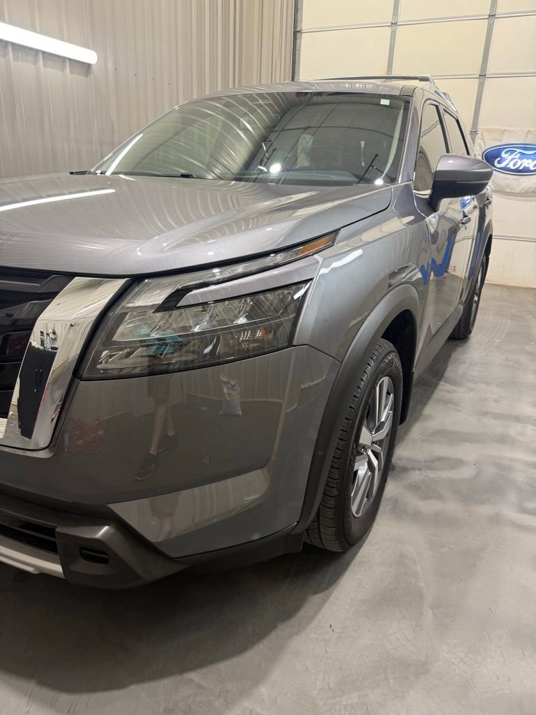 Used 2025 Nissan Pathfinder SL FWD image 7