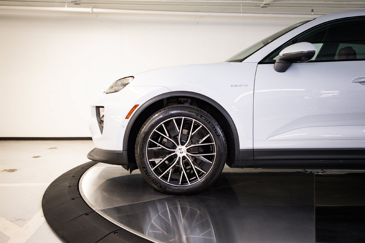 New 2026 Porsche Macan Electric RWD image 11
