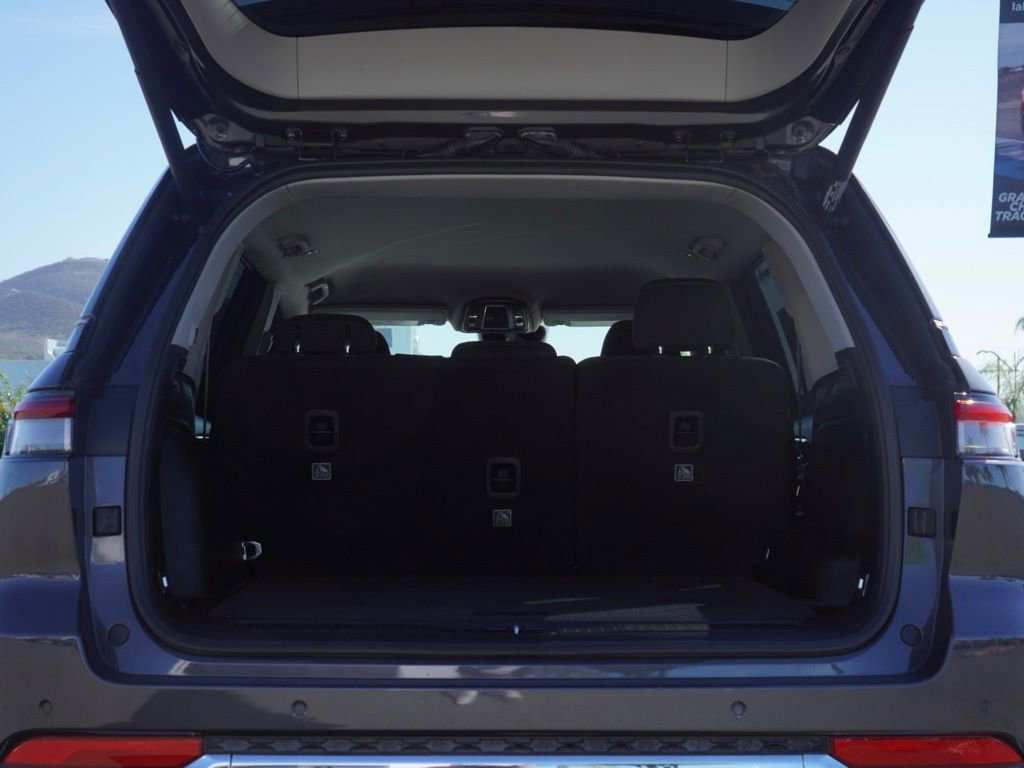 Used 2022 Jeep Grand Cherokee Laredo w/ Luxury Tech Group I image 6