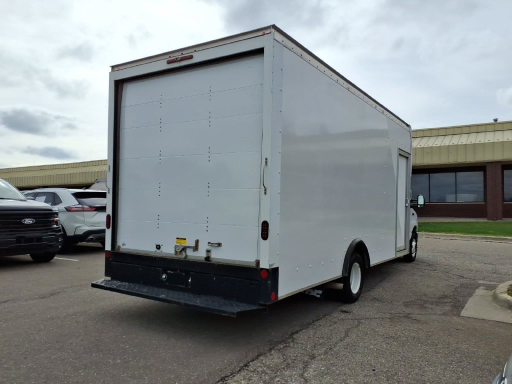 Used 2022 Ford E-450 and Econoline 450 Super Duty w/ Power Windows & Locks Group RWD image 4