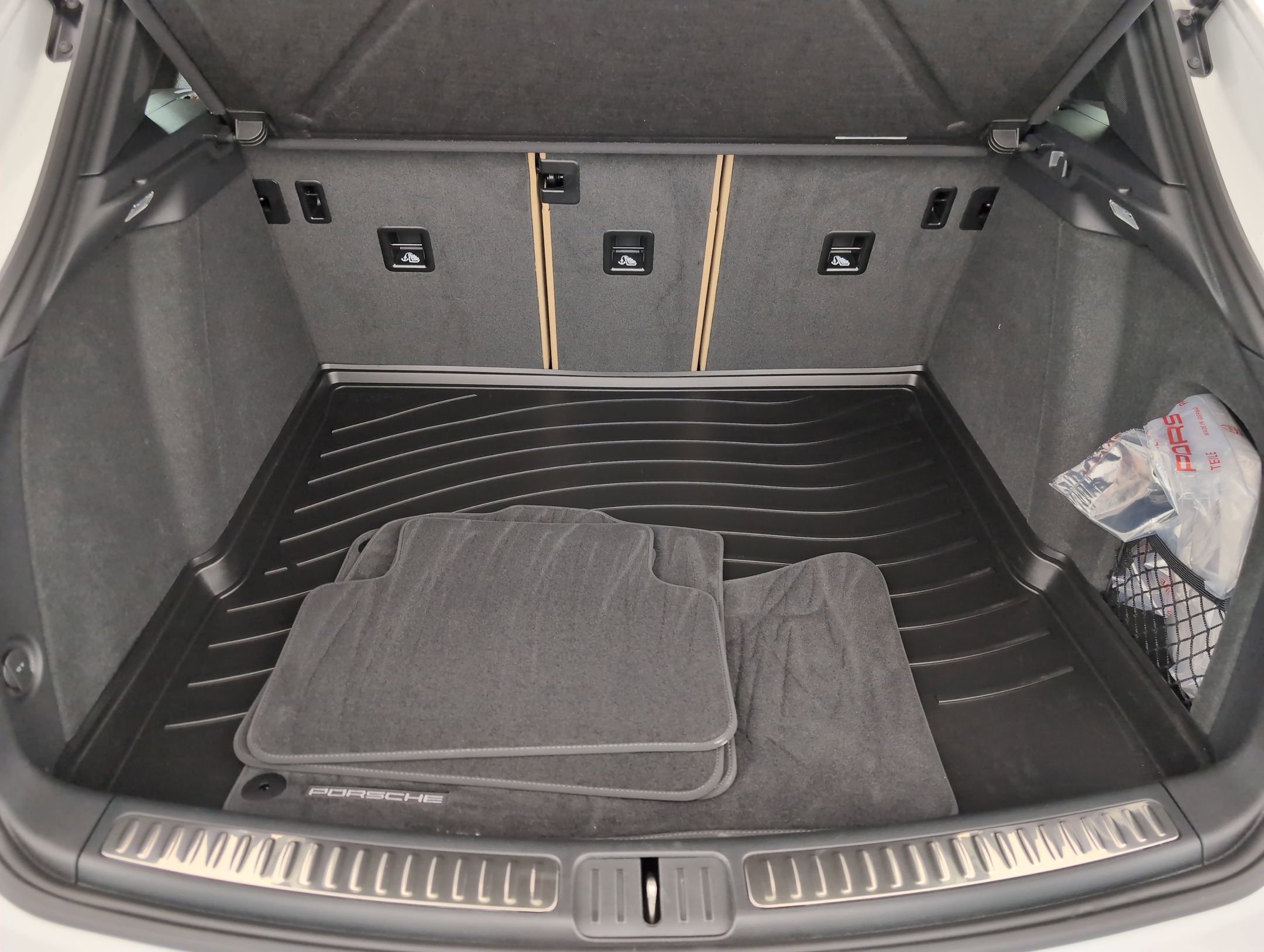 Certified 2025 Porsche Macan image 26