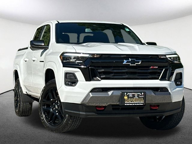 Used 2024 Chevrolet Colorado Z71 w/ Z71 Convenience Package 2 AWD/4WD image 2