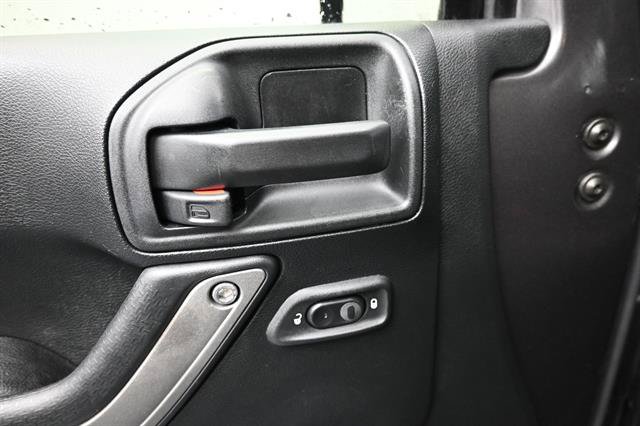 Used 2018 Jeep Wrangler Sport AWD/4WD image 6