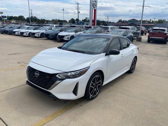 New 2025 Nissan Sentra SR image 2