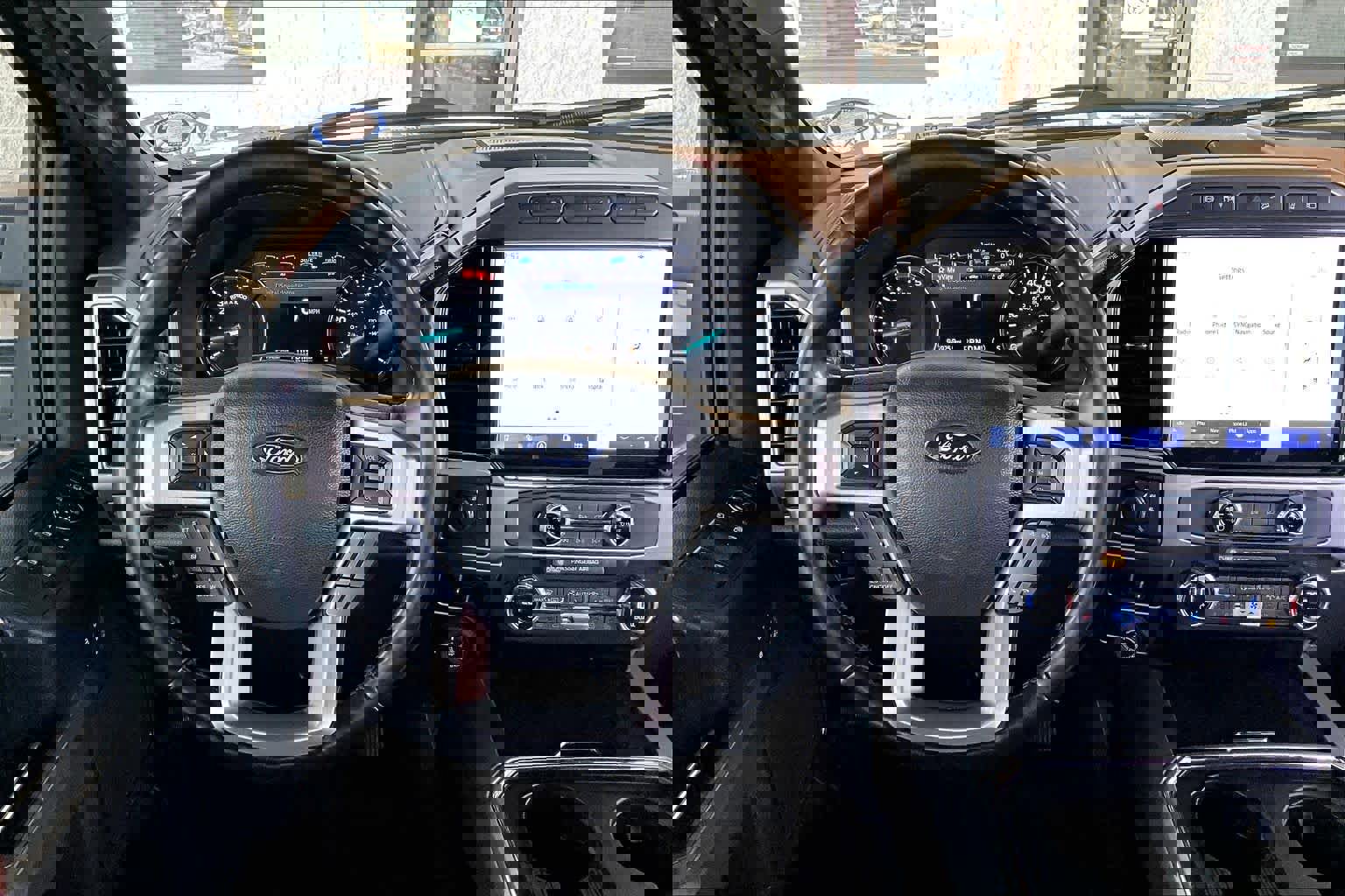 Used 2022 Ford F350 Platinum w/ FX4 Off-Road Package image 5