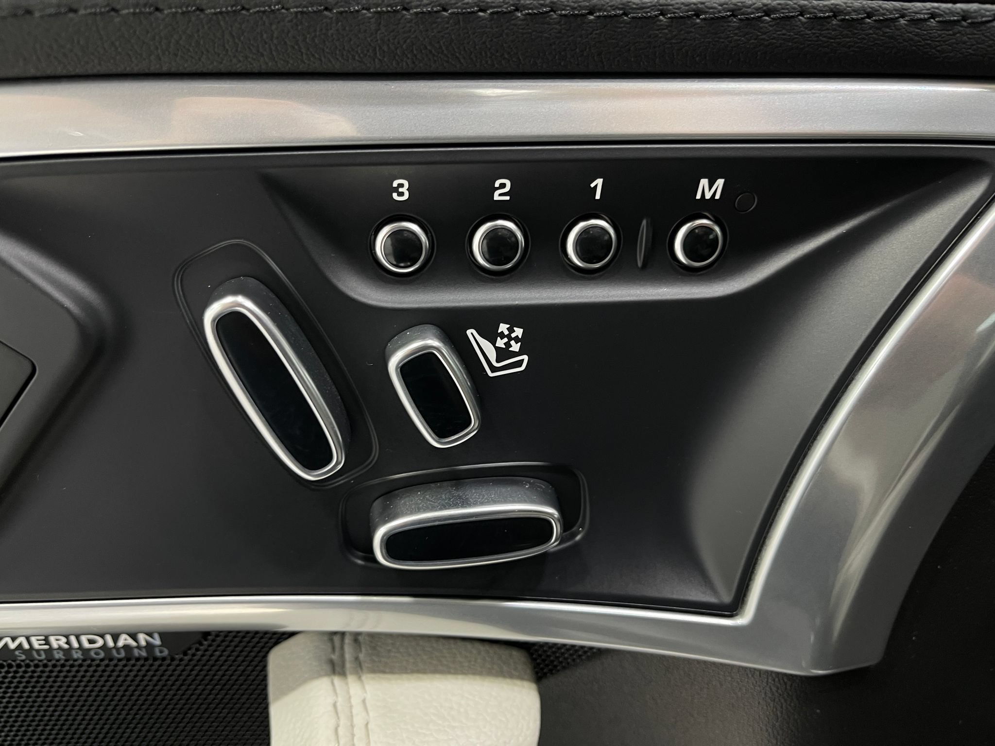 Used 2021 Jaguar F-TYPE Convertible RWD image 16