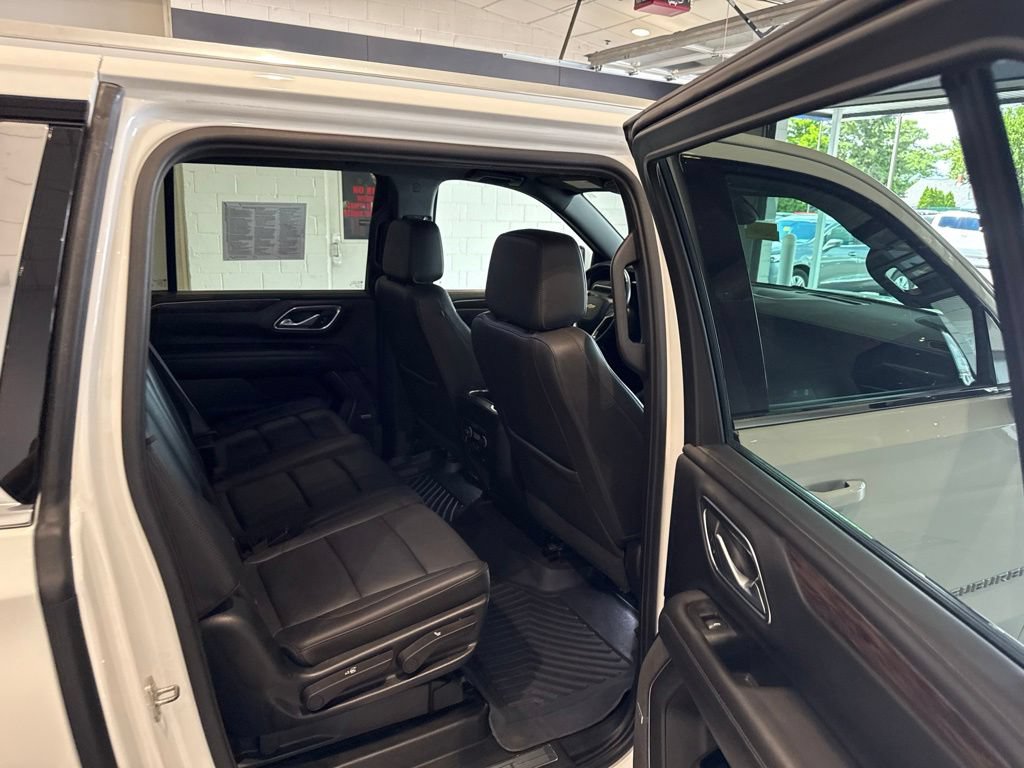 Used 2022 Chevrolet Suburban LT w/ Luxury Package AWD/4WD image 14