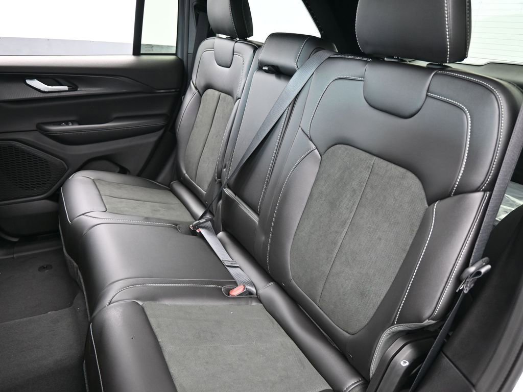 New 2025 Jeep Grand Cherokee Altitude image 29