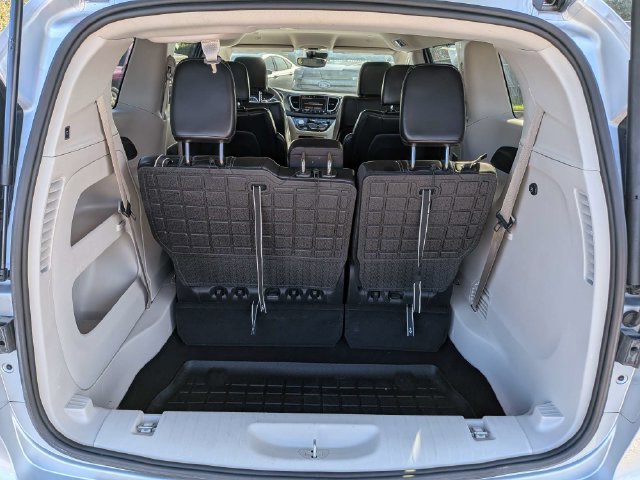 Used 2023 Chrysler Pacifica Touring-L FWD image 12