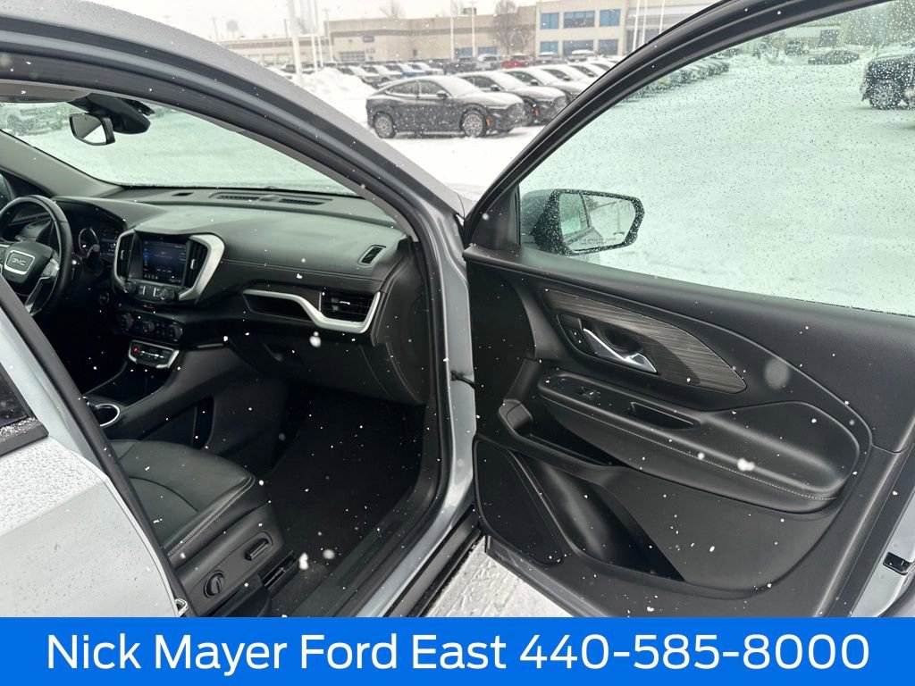 Used 2023 GMC Terrain SLT image 15