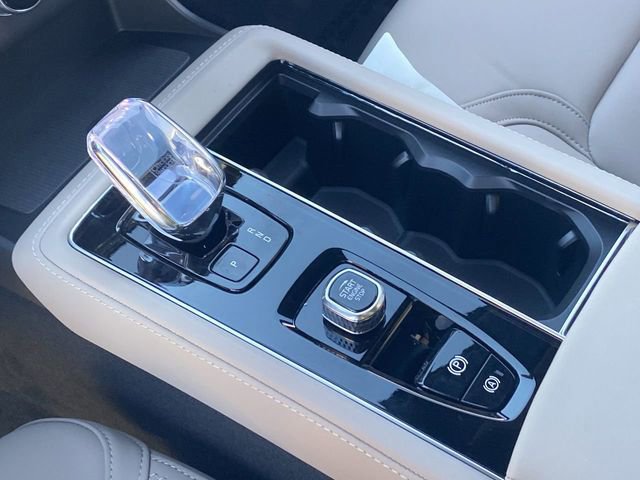 New 2026 Volvo XC90 B6 Plus w/ Protection Package Premier image 24