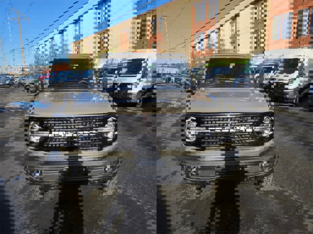 New 2025 Ford Bronco Outer Banks image 2