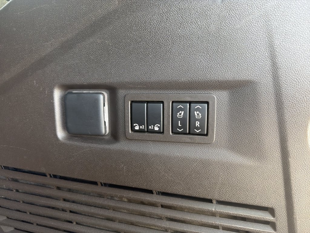 Used 2023 GMC Yukon Denali RWD image 21
