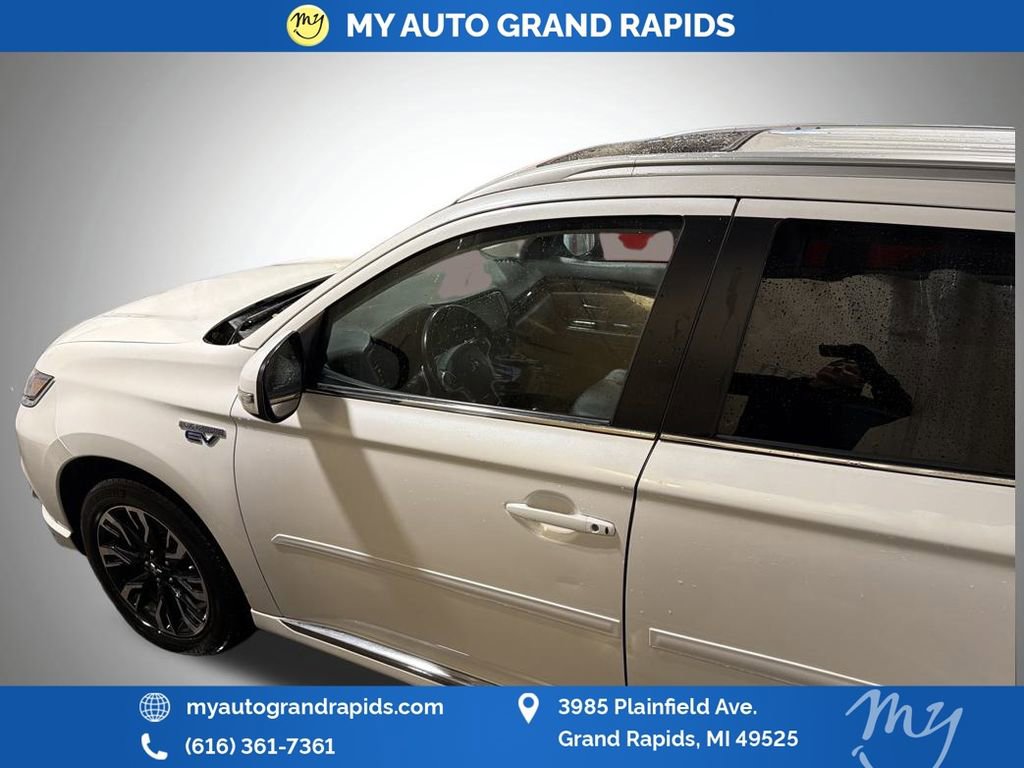 Used 2018 Mitsubishi Outlander SEL image 41