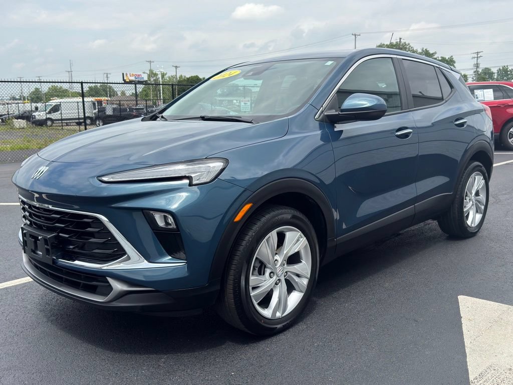 Used 2024 Buick Encore GX Preferred FWD image 2